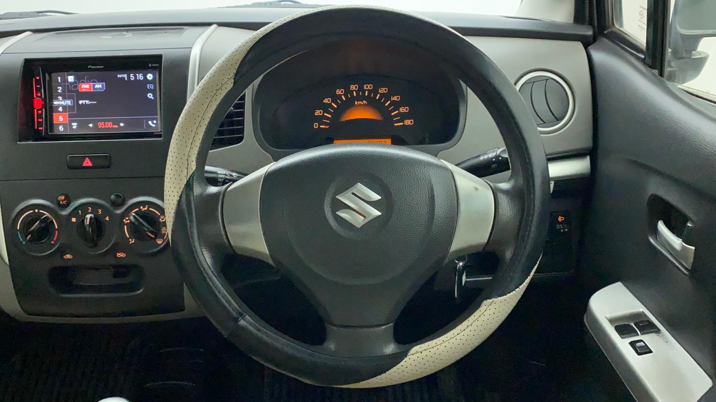 2011 Maruti Wagon R 1.0 LXI, Petrol, Manual, 55,622 km, Steering Wheel Close Up