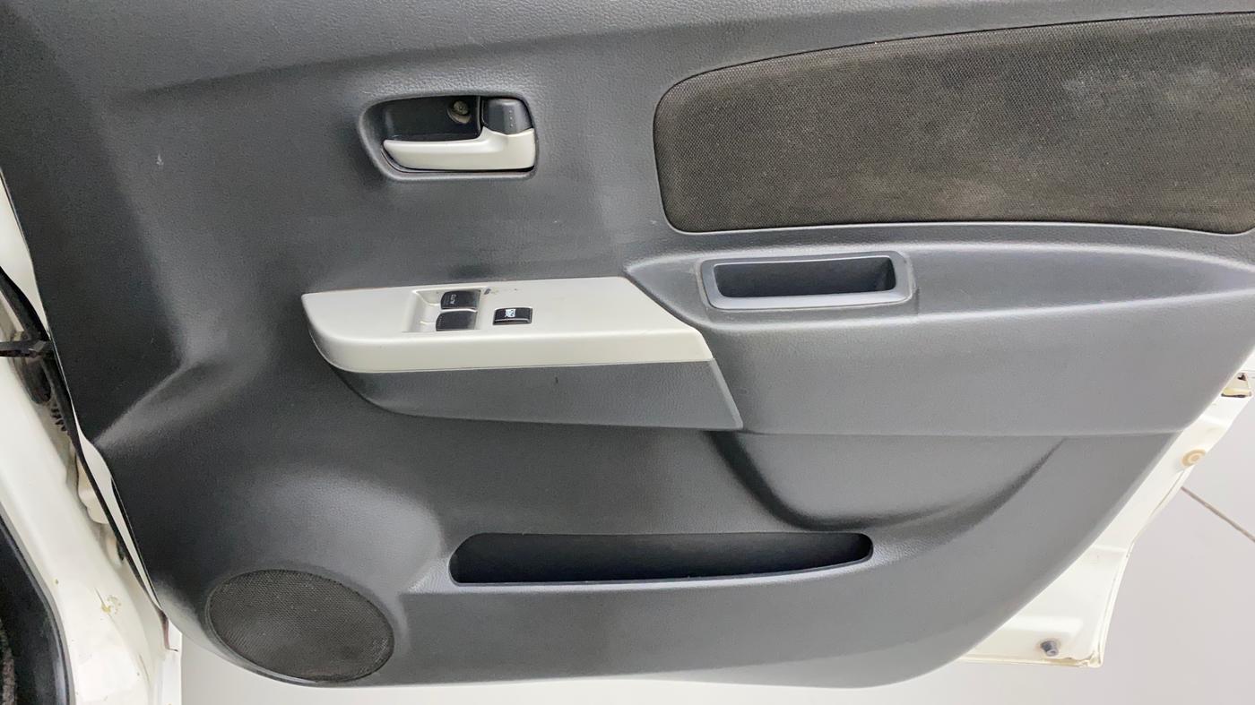 2011 Maruti Wagon R 1.0 LXI, Petrol, Manual, 55,622 km, Driver Side Door Panels Control