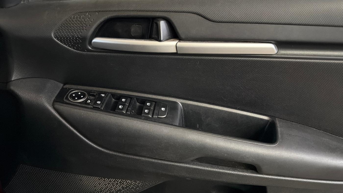 2022 KIA SONET HTK PLUS 1.0 IMT, Petrol, Manual, 80,970 km, Driver Side Door Panels Control