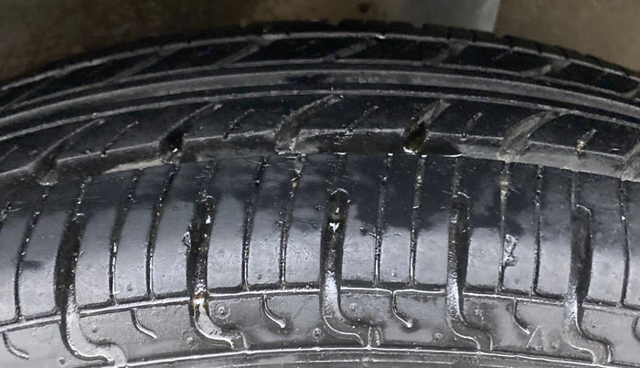 2016 Renault Kwid RXT, Petrol, Manual, 26,762 km, Left Rear Tyre Tread