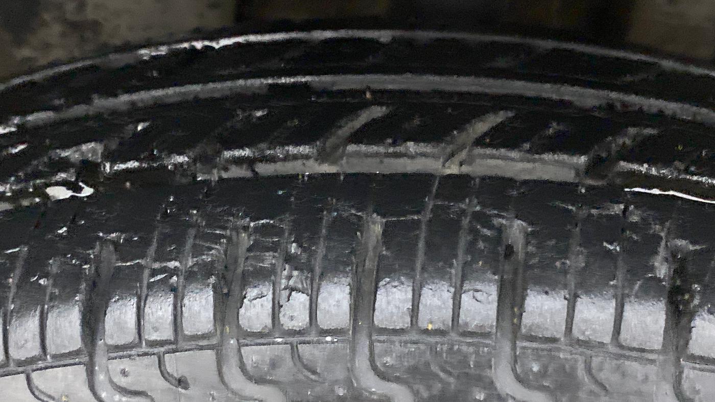 2016 Renault Kwid RXT, Petrol, Manual, 26,762 km, Right Front Tyre Tread