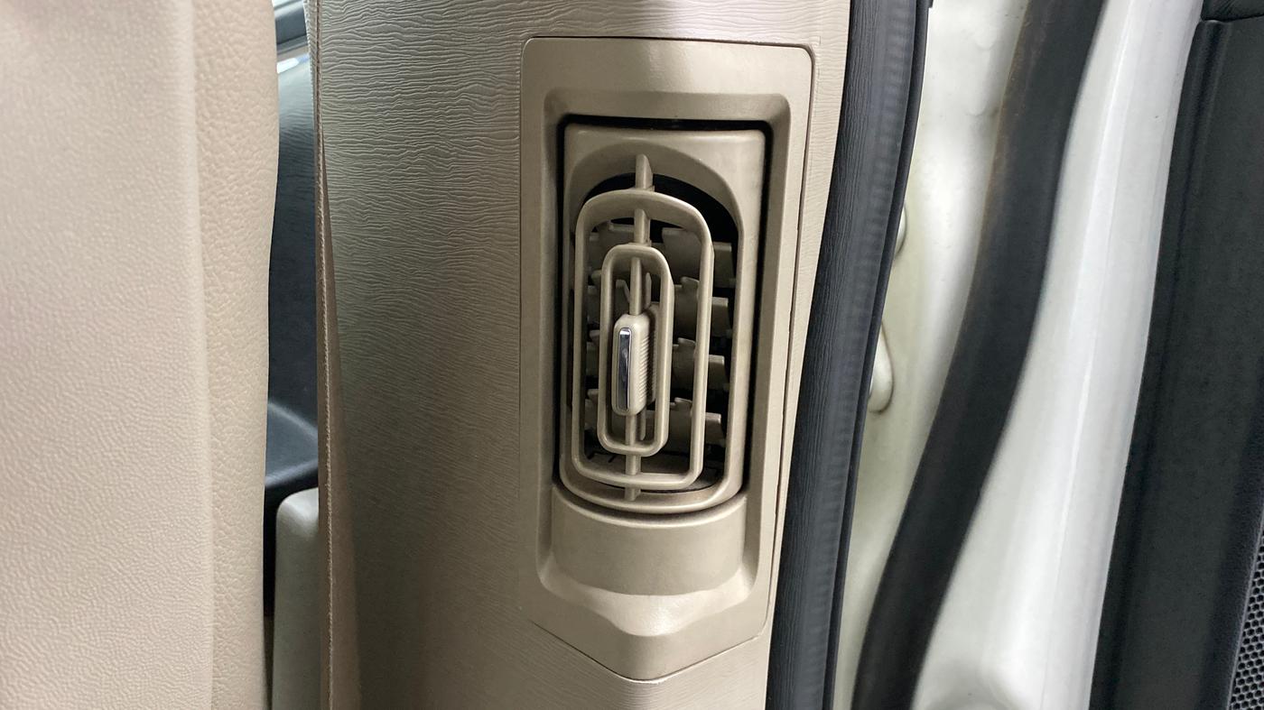2018 Mahindra XUV500 W10 AT, Diesel, Automatic, 75,889 km, Rear AC Vents