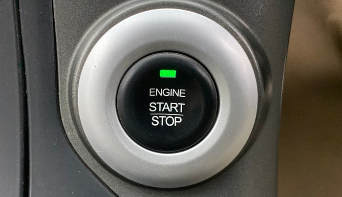 2018 Mahindra XUV500 W10 AT, Diesel, Automatic, 75,889 km, Keyless Start/ Stop Button