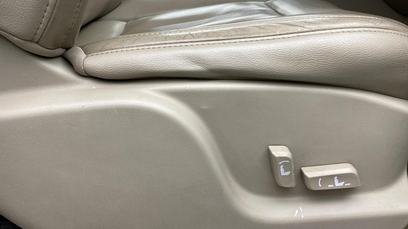 2018 Mahindra XUV500 W10 AT, Diesel, Automatic, 75,889 km, Driver Side Adjustment Panel