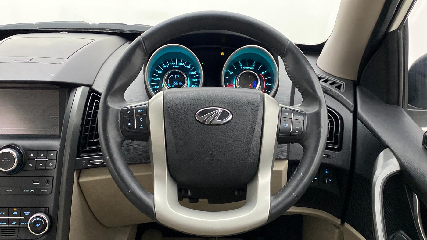 2018 Mahindra XUV500 W10 AT, Diesel, Automatic, 75,889 km, Steering Wheel Close Up