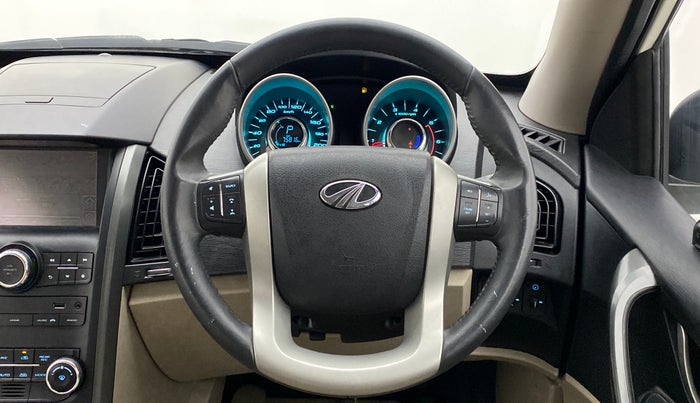 2018 Mahindra XUV500 W10 AT, Diesel, Automatic, 75,889 km, Steering Wheel Close Up