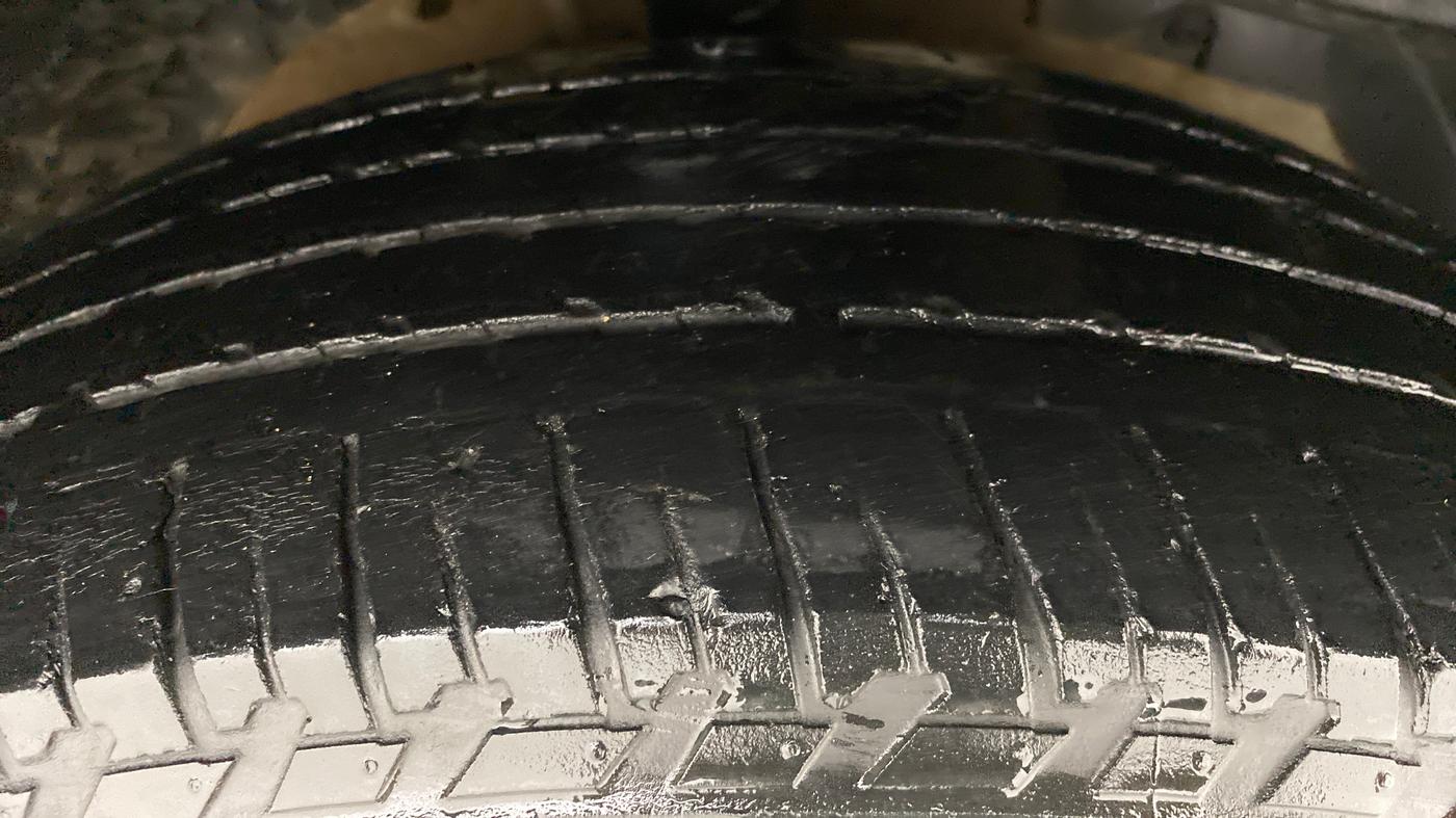 2018 Mahindra XUV500 W10 AT, Diesel, Automatic, 75,889 km, Right Front Tyre Tread