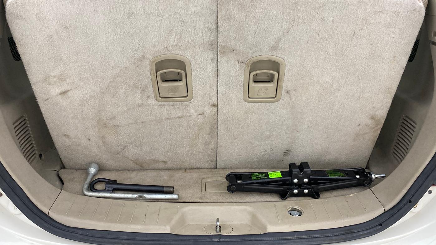 2018 Mahindra XUV500 W10 AT, Diesel, Automatic, 75,889 km, Boot Inside