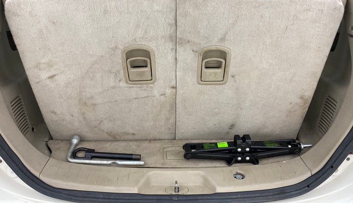 2018 Mahindra XUV500 W10 AT, Diesel, Automatic, 75,889 km, Boot Inside