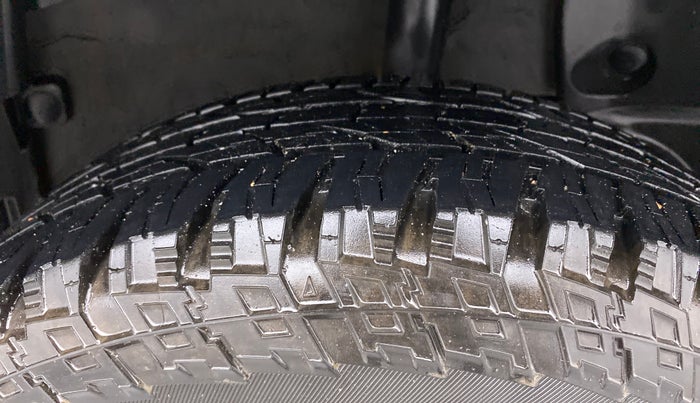 2015 Renault Duster 85 PS RXL DIESEL, Diesel, Manual, 82,626 km, Left Rear Tyre Tread