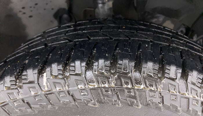 2015 Renault Duster 85 PS RXL DIESEL, Diesel, Manual, 82,626 km, Right Front Tyre Tread