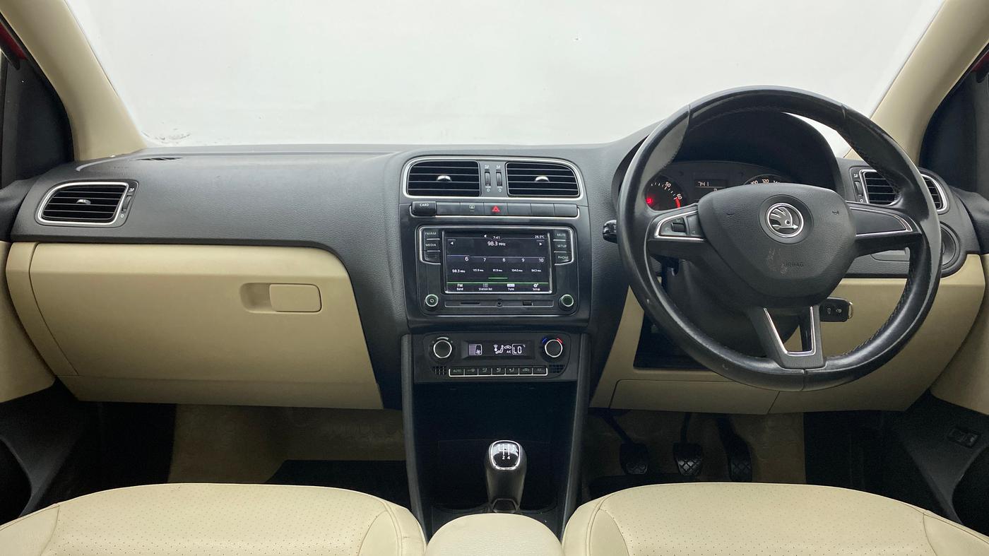 2017 Skoda Rapid STYLE 1.6 MPI MT, Petrol, Manual, 91,707 km, Dashboard