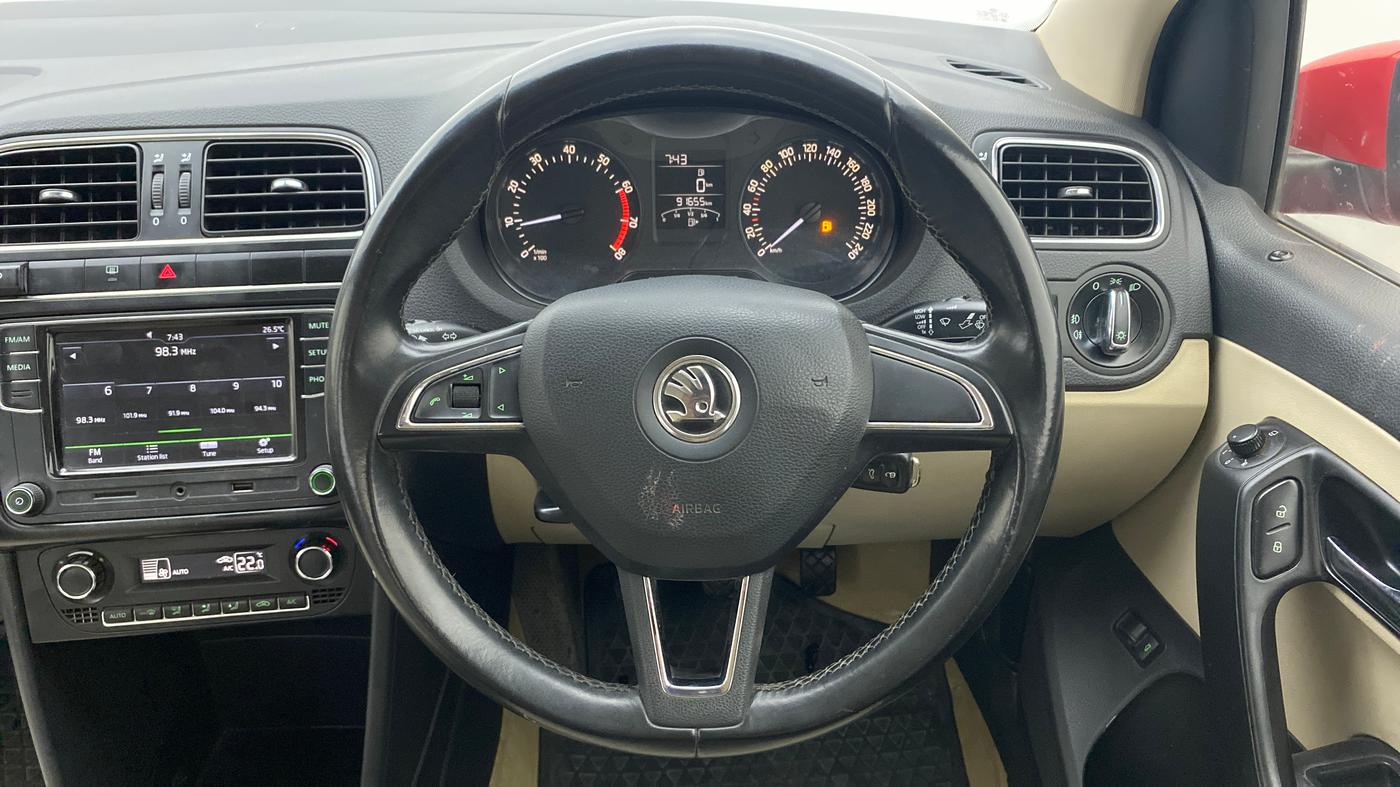 2017 Skoda Rapid STYLE 1.6 MPI MT, Petrol, Manual, 91,707 km, Steering Wheel Close Up