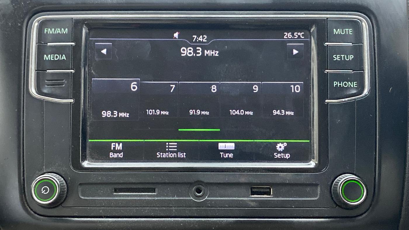 2017 Skoda Rapid STYLE 1.6 MPI MT, Petrol, Manual, 91,707 km, Infotainment System