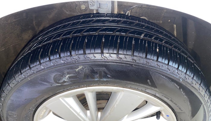 2014 Maruti Swift ZXI, Petrol, Manual, 39,432 km, Right Front Tyre Tread