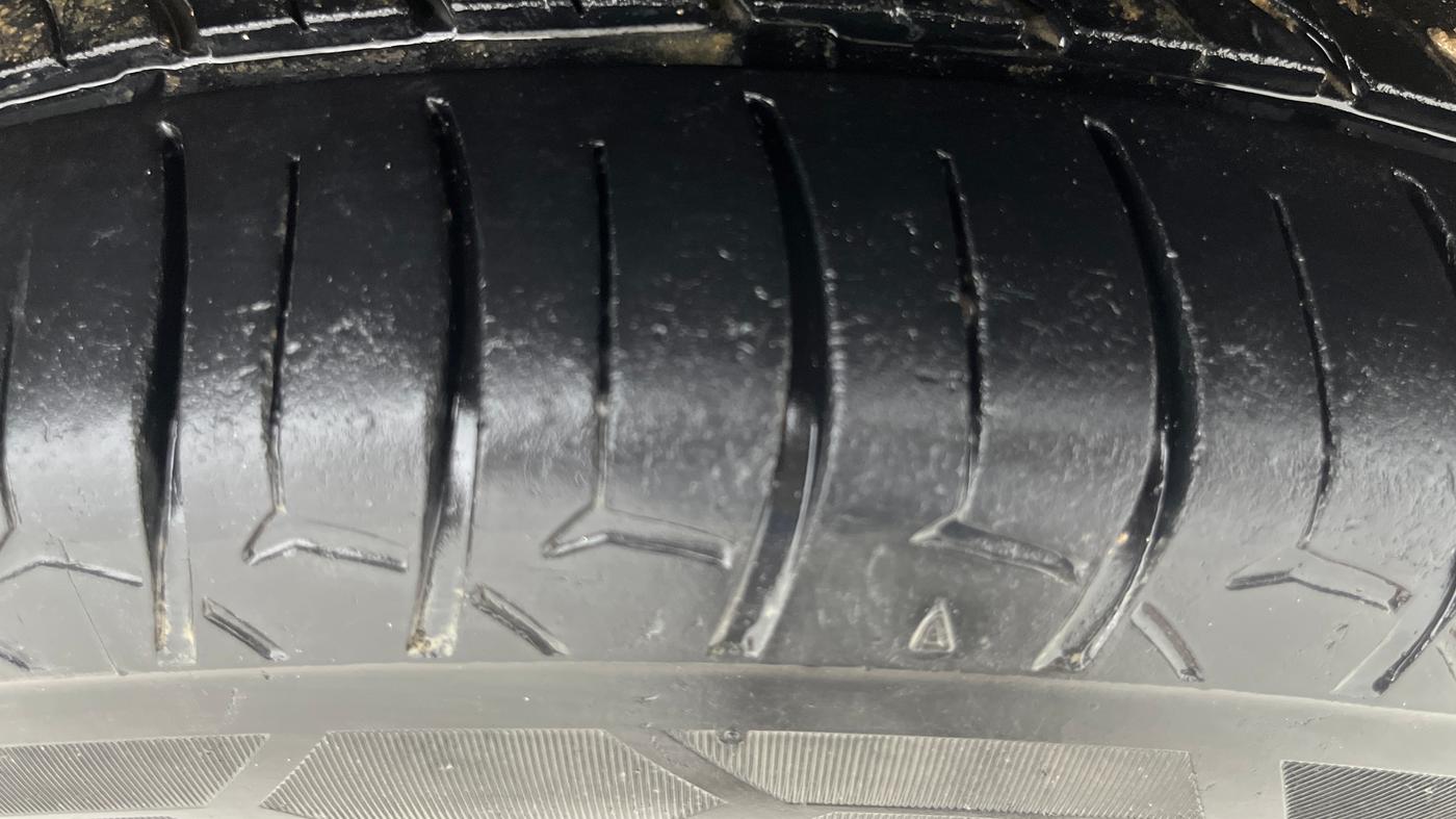 2013 Ford Figo ZXI 1.4 DIESEL, Diesel, Manual, 1,39,658 km, Right Front Tyre Tread