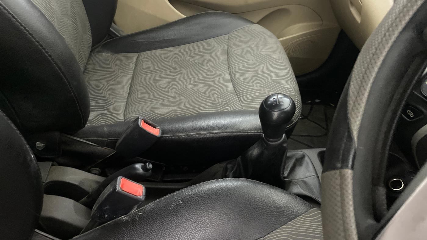 2013 Hyundai Eon SPORTZ, Petrol, Manual, 40,524 km, Gear Lever