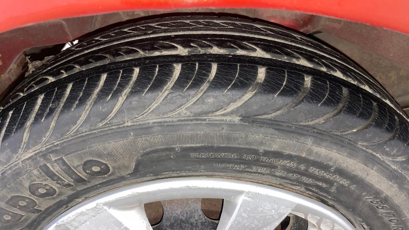 2013 Hyundai Eon SPORTZ, Petrol, Manual, 40,524 km, Right Rear Tyre Tread