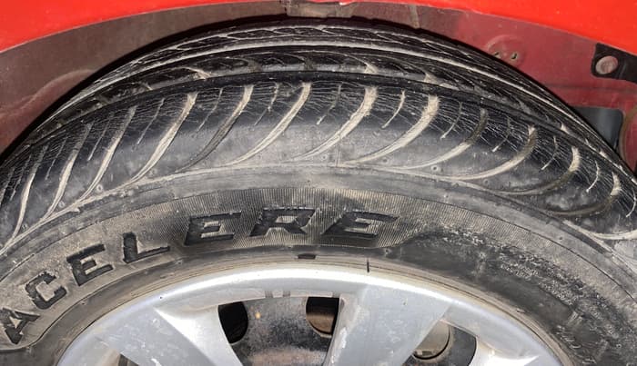2013 Hyundai Eon SPORTZ, Petrol, Manual, 40,524 km, Right Front Tyre Tread