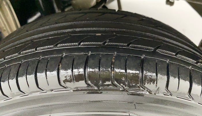 2015 Maruti Alto K10 LXI CNG, CNG, Manual, 66,574 km, Left Rear Tyre Tread