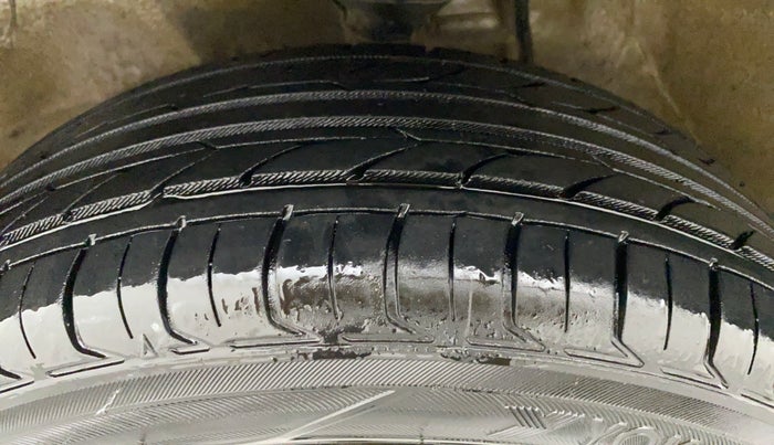 2015 Maruti Alto K10 LXI CNG, CNG, Manual, 66,574 km, Left Front Tyre Tread