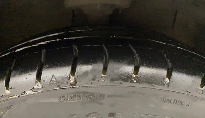 2018 Hyundai Grand i10 SPORTZ AT 1.2 KAPPA VTVT, Petrol, Automatic, 61,640 km, Right Front Tyre Tread