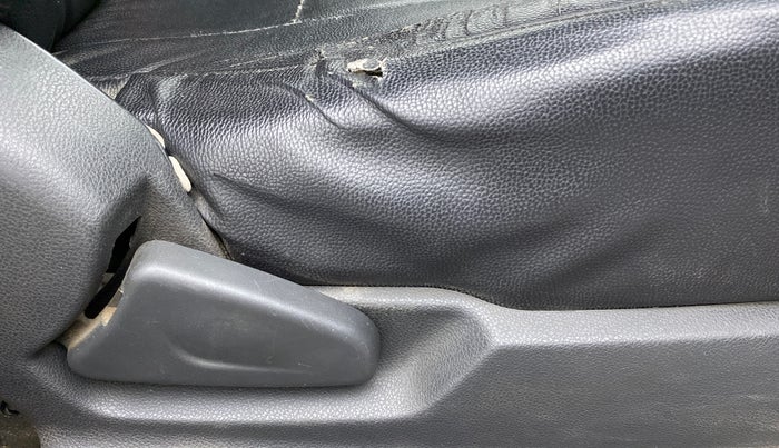 2015 Renault Kwid RXT, CNG, Manual, 64,627 km, Driver Side Adjustment Panel