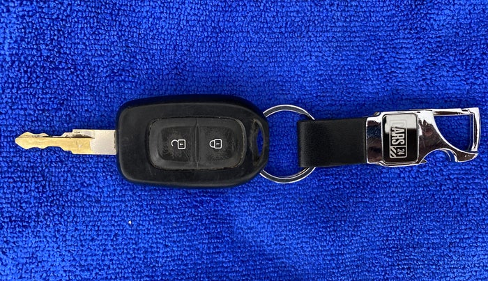 2015 Renault Kwid RXT, CNG, Manual, 64,627 km, Key Close Up