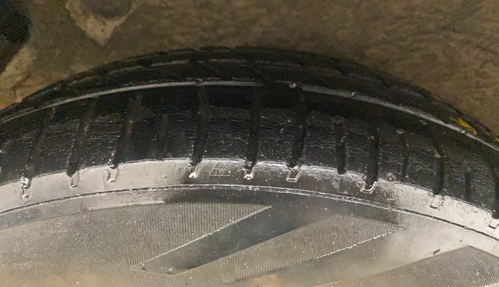 2013 Hyundai i10 SPORTZ 1.2, Petrol, Manual, 1,12,204 km, Right Rear Tyre Tread