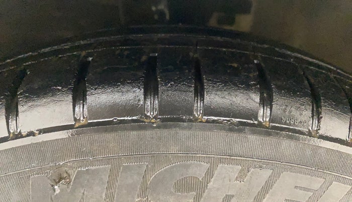 2013 Hyundai i10 SPORTZ 1.2, Petrol, Manual, 1,12,204 km, Left Front Tyre Tread