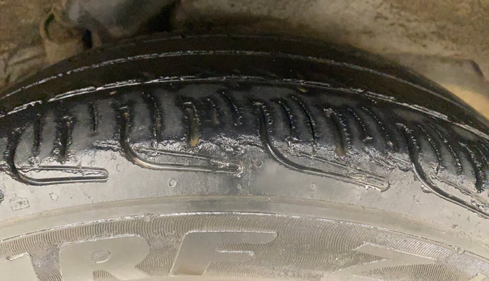 2013 Hyundai i10 SPORTZ 1.2, Petrol, Manual, 1,12,204 km, Left Rear Tyre Tread