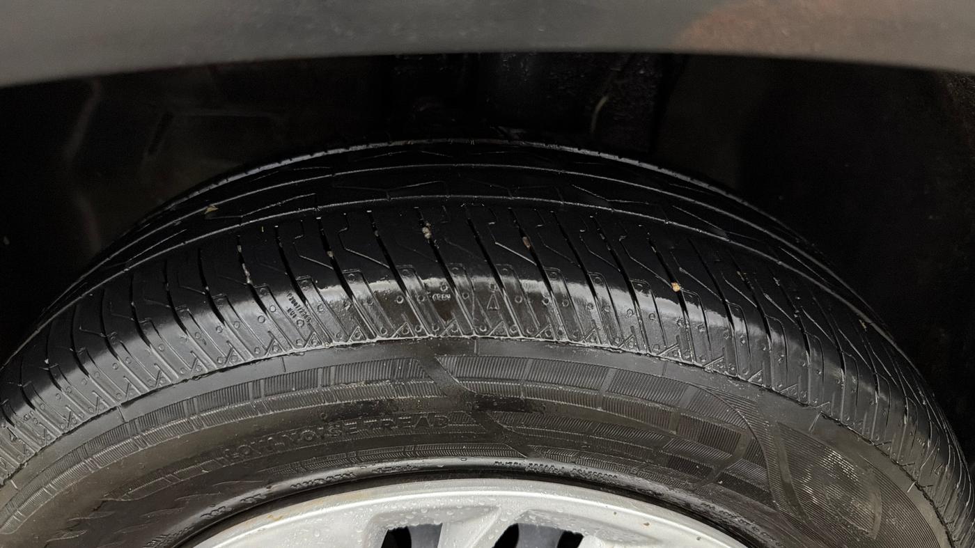 2022 Tata PUNCH ADVENTURE MT, Petrol, Manual, 97,230 km, Left Front Tyre Tread