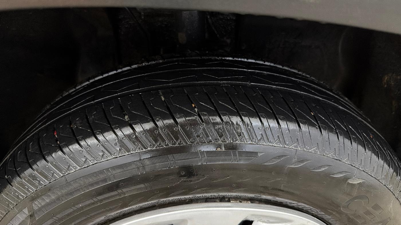 2022 Tata PUNCH ADVENTURE MT, Petrol, Manual, 97,230 km, Right Front Tyre Tread