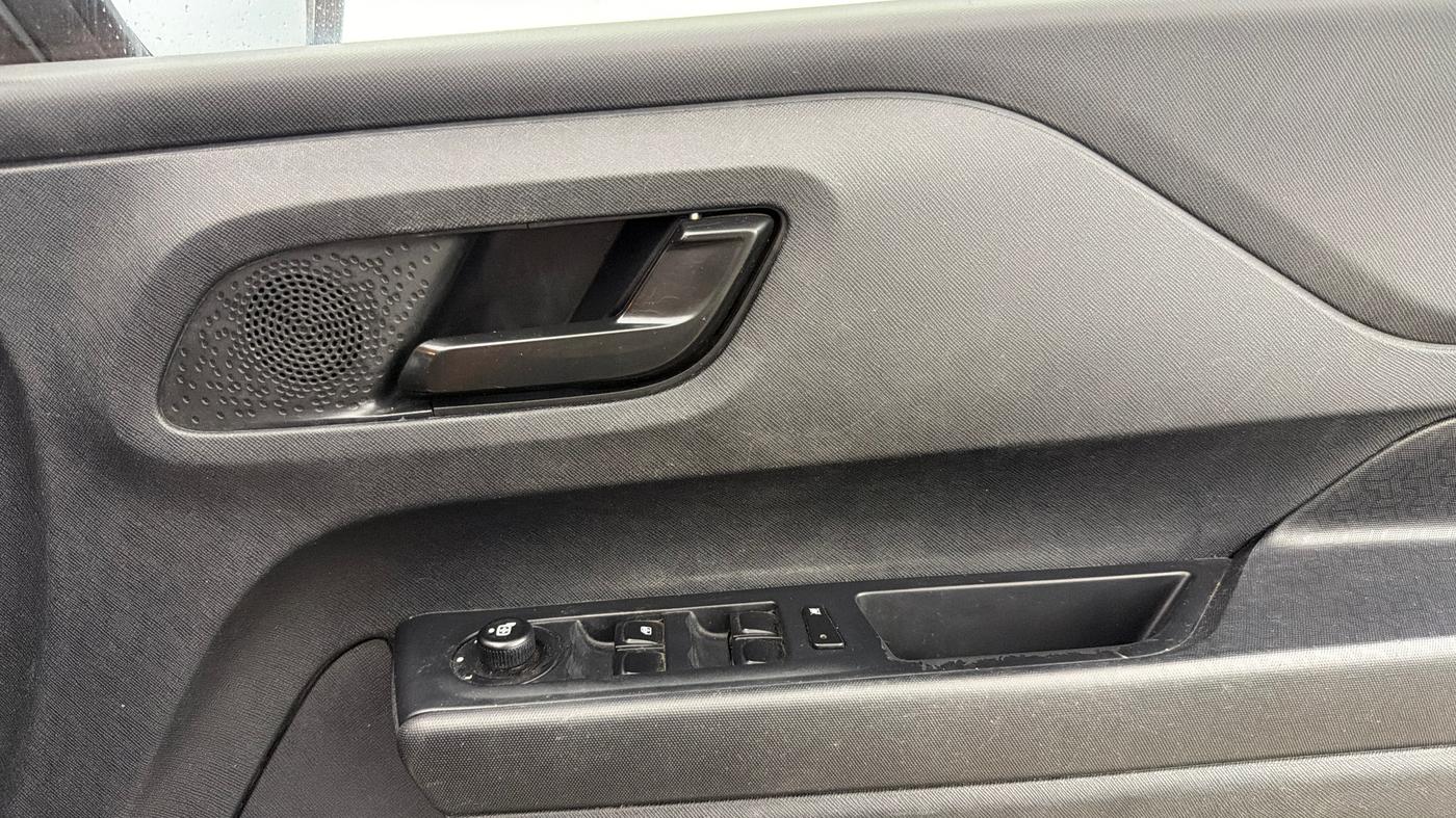 2022 Tata PUNCH ADVENTURE MT, Petrol, Manual, 97,230 km, Driver Side Door Panels Control