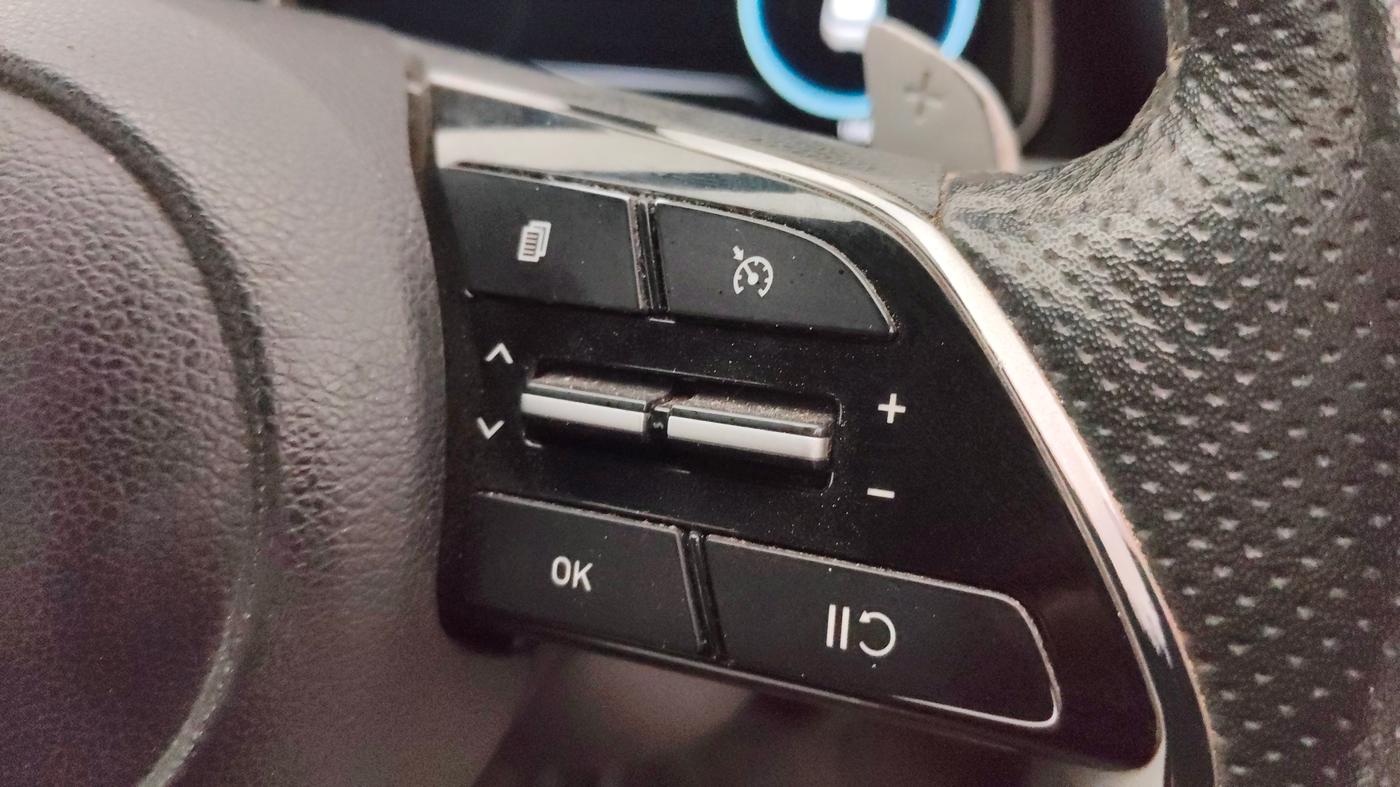 2021 Hyundai ALCAZAR 2.0 SIGNATURE (O) AT 6STR, Petrol, Automatic, 1,05,636 km, Adaptive Cruise Control