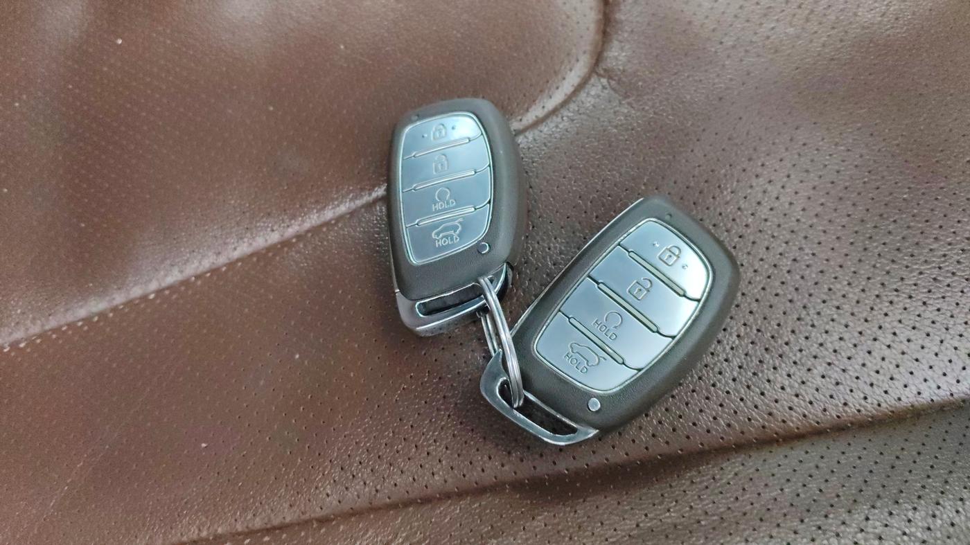 2021 Hyundai ALCAZAR 2.0 SIGNATURE (O) AT 6STR, Petrol, Automatic, 1,05,636 km, Key Close Up