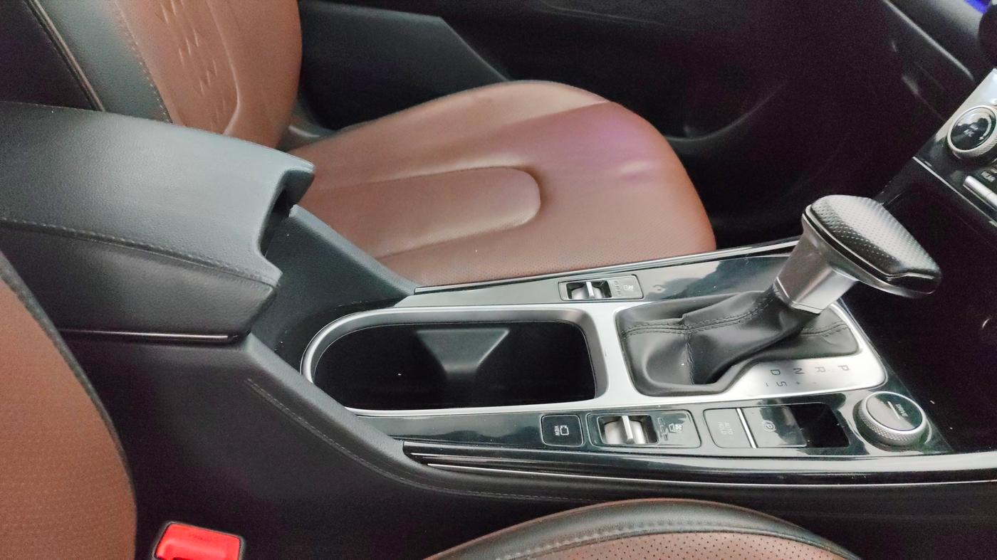 2021 Hyundai ALCAZAR 2.0 SIGNATURE (O) AT 6STR, Petrol, Automatic, 1,05,636 km, Gear Lever
