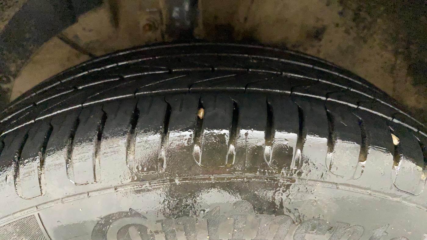 2017 Maruti Baleno DELTA PETROL 1.2, Petrol, Manual, 65,537 km, Left Front Tyre Tread