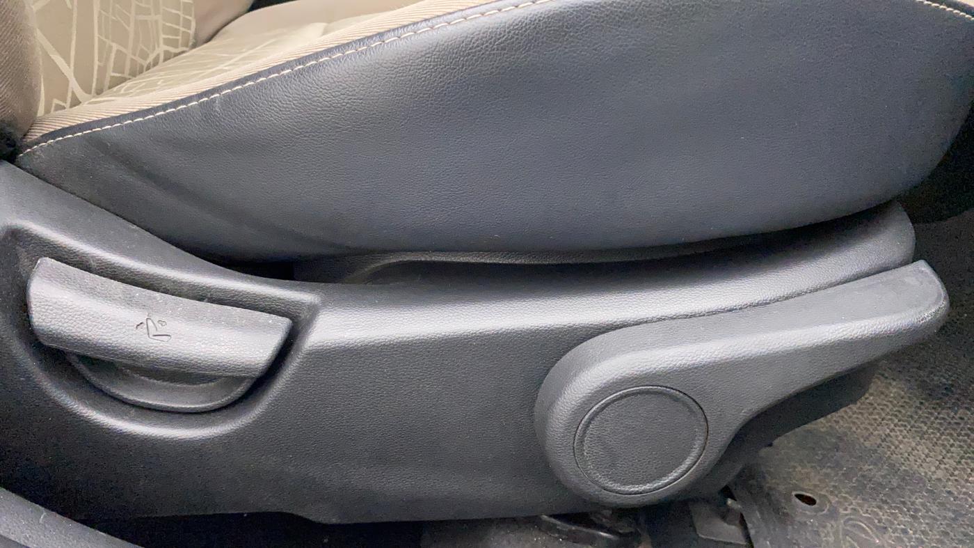 2014 Hyundai Xcent S AT 1.2 (O), Petrol, Automatic, 27,766 km, Driver Side Adjustment Panel