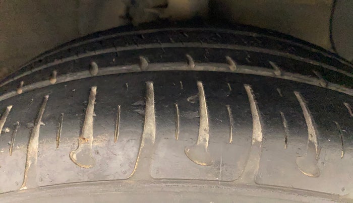 2014 Hyundai Xcent S AT 1.2 (O), Petrol, Automatic, 27,766 km, Right Front Tyre Tread