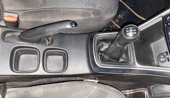 2020 Maruti S Cross ZETA 1.5, Petrol, Manual, 1,29,736 km, Gear Lever