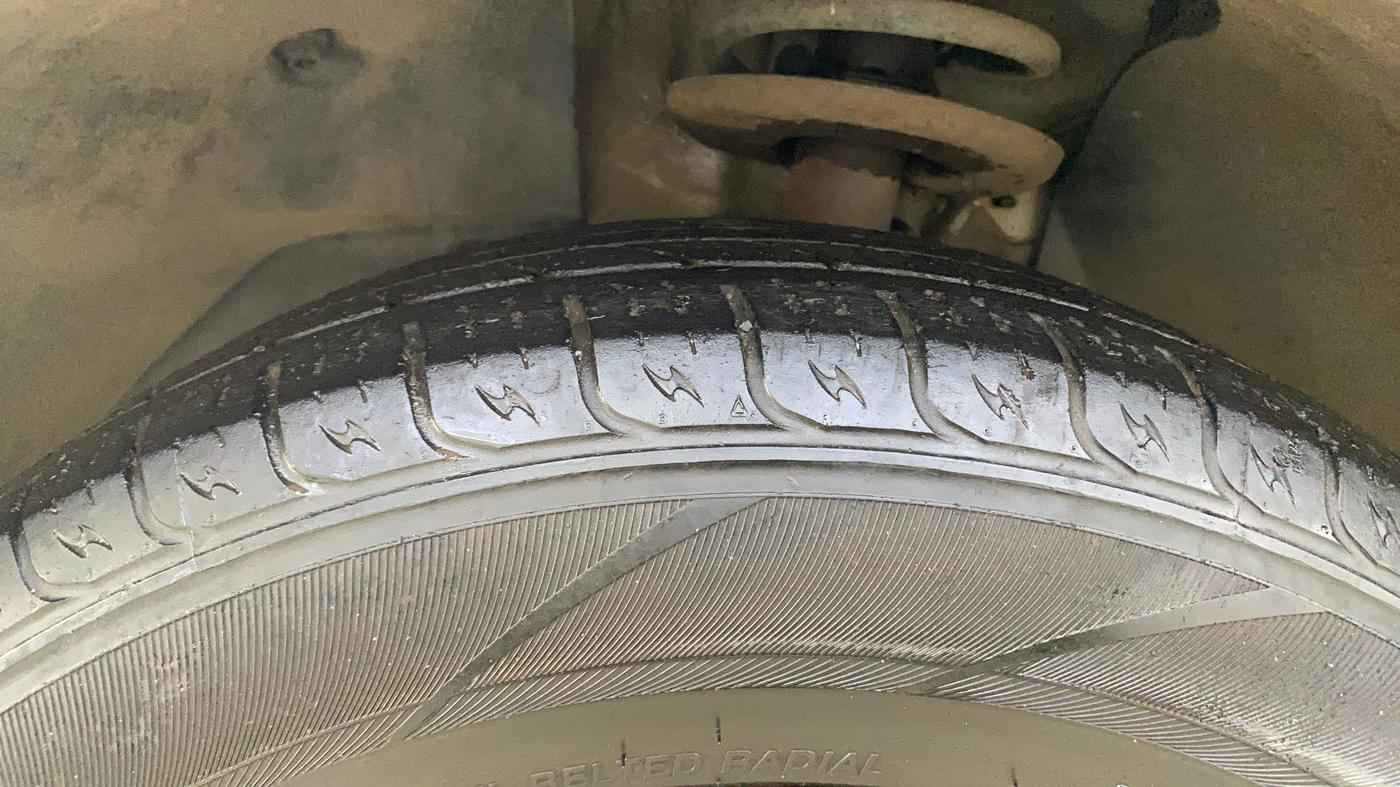 2018 Mahindra XUV500 W7, Diesel, Manual, 81,666 km, Left Front Tyre Tread