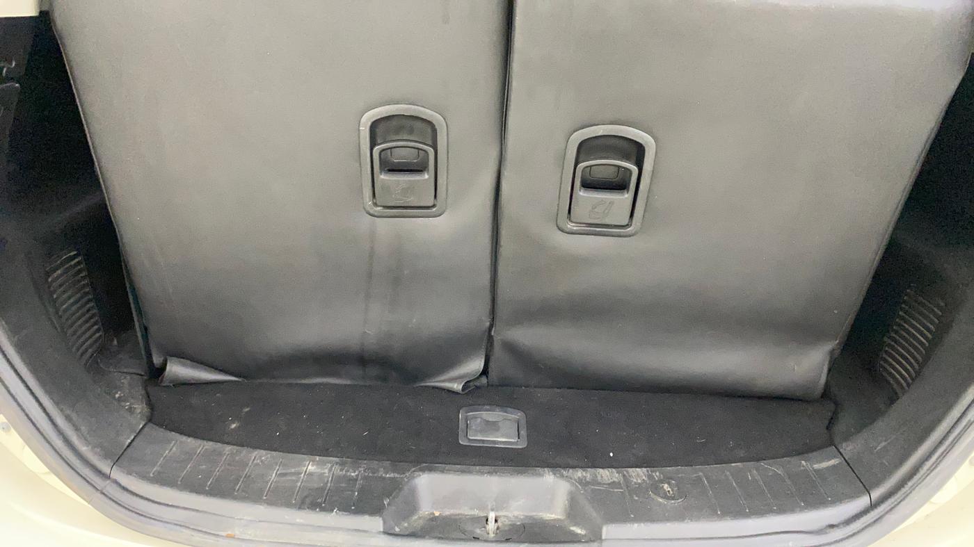 2018 Mahindra XUV500 W7, Diesel, Manual, 81,666 km, Boot Inside