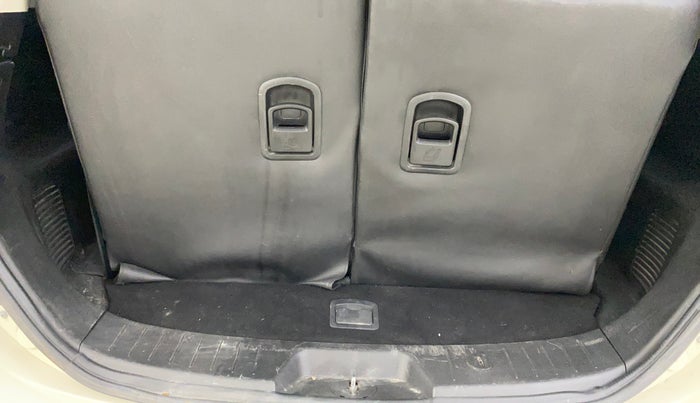 2018 Mahindra XUV500 W7, Diesel, Manual, 81,666 km, Boot Inside