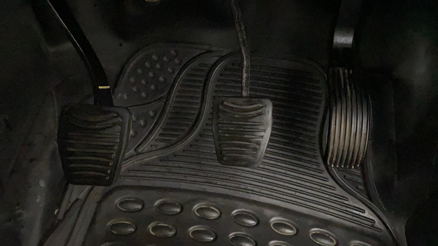 2018 Mahindra XUV500 W7, Diesel, Manual, 81,666 km, Pedals
