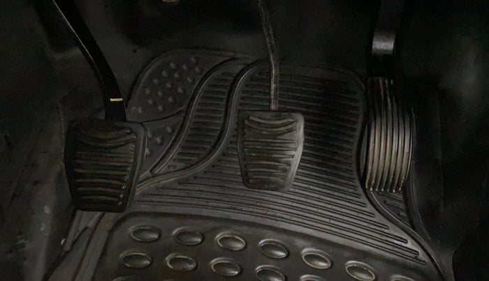 2018 Mahindra XUV500 W7, Diesel, Manual, 81,666 km, Pedals