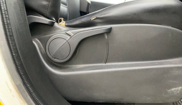 2018 Mahindra XUV500 W7, Diesel, Manual, 81,666 km, Driver Side Adjustment Panel