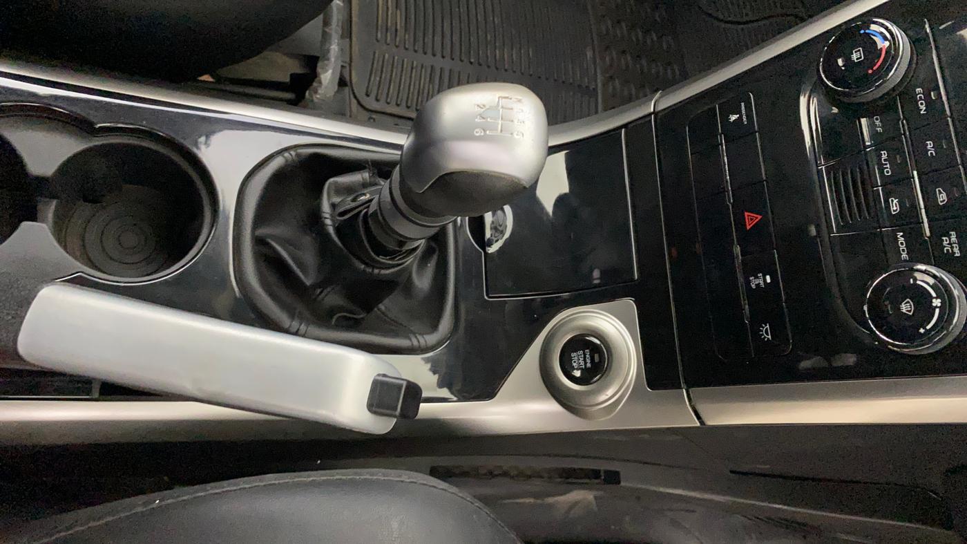 2018 Mahindra XUV500 W7, Diesel, Manual, 81,666 km, Gear Lever