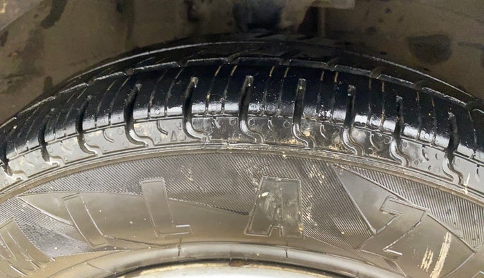 2014 Hyundai i10 MAGNA 1.1, CNG, Manual, 58,777 km, Right Front Tyre Tread