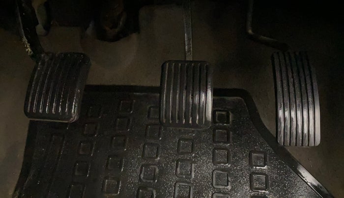 2014 Hyundai i10 MAGNA 1.1, CNG, Manual, 58,777 km, Pedals